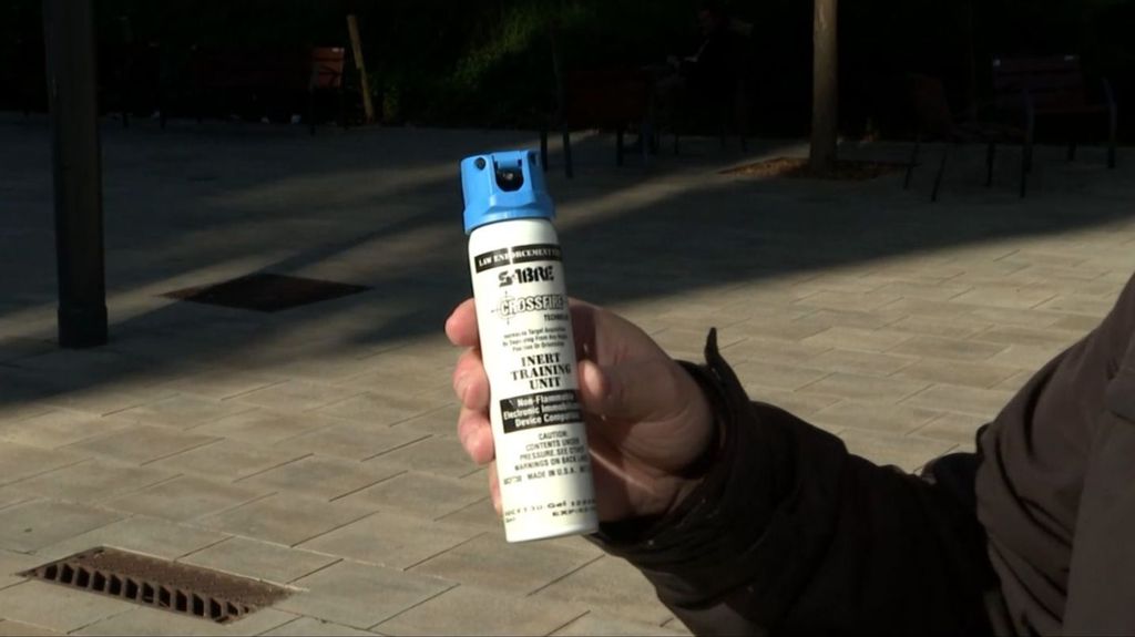 Gel de gas pimienta: así es la herramienta de autodefensa de los vigilantes del metro de Barcelona