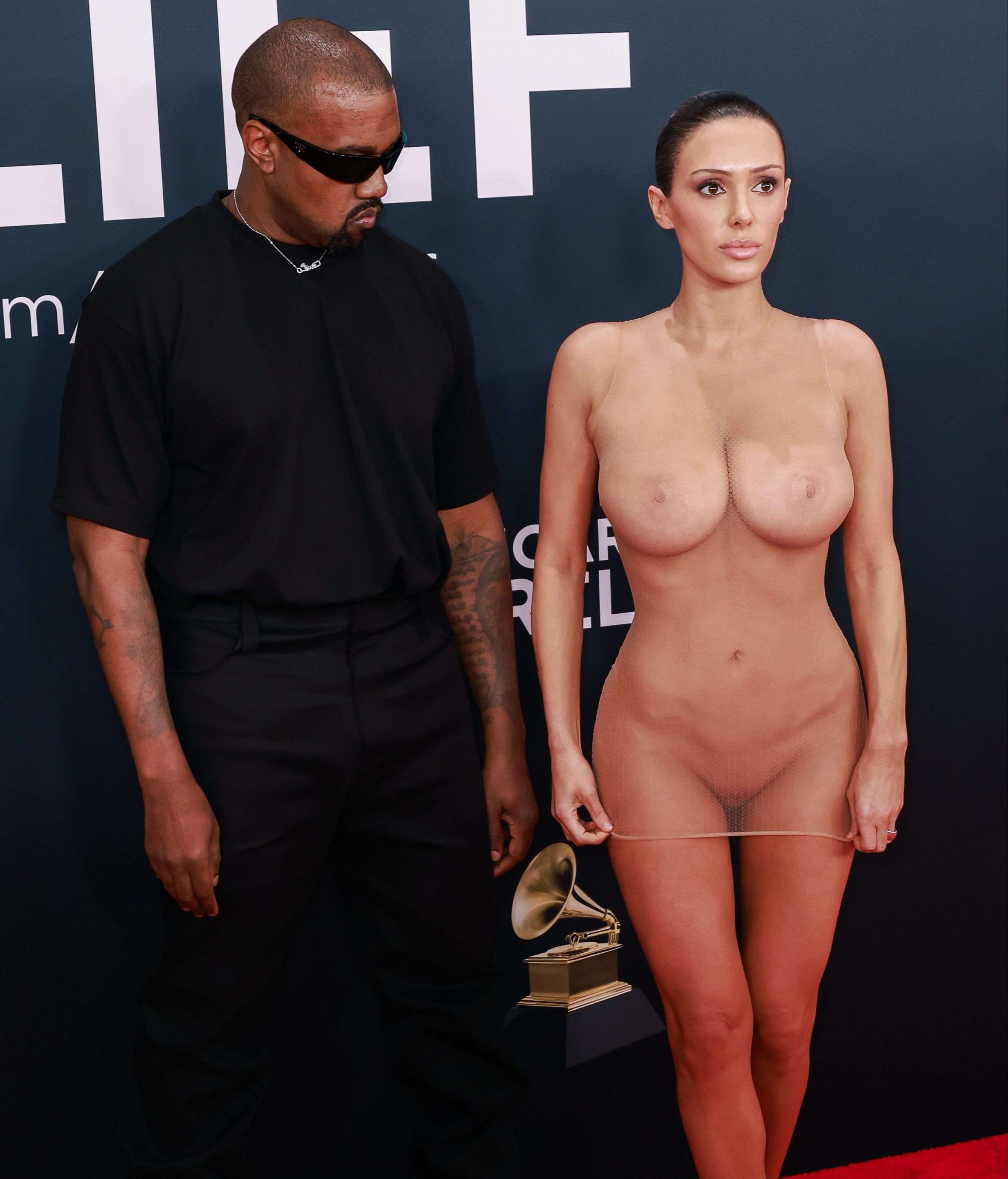 Kanye West y Bianca Censori en los Grammy.