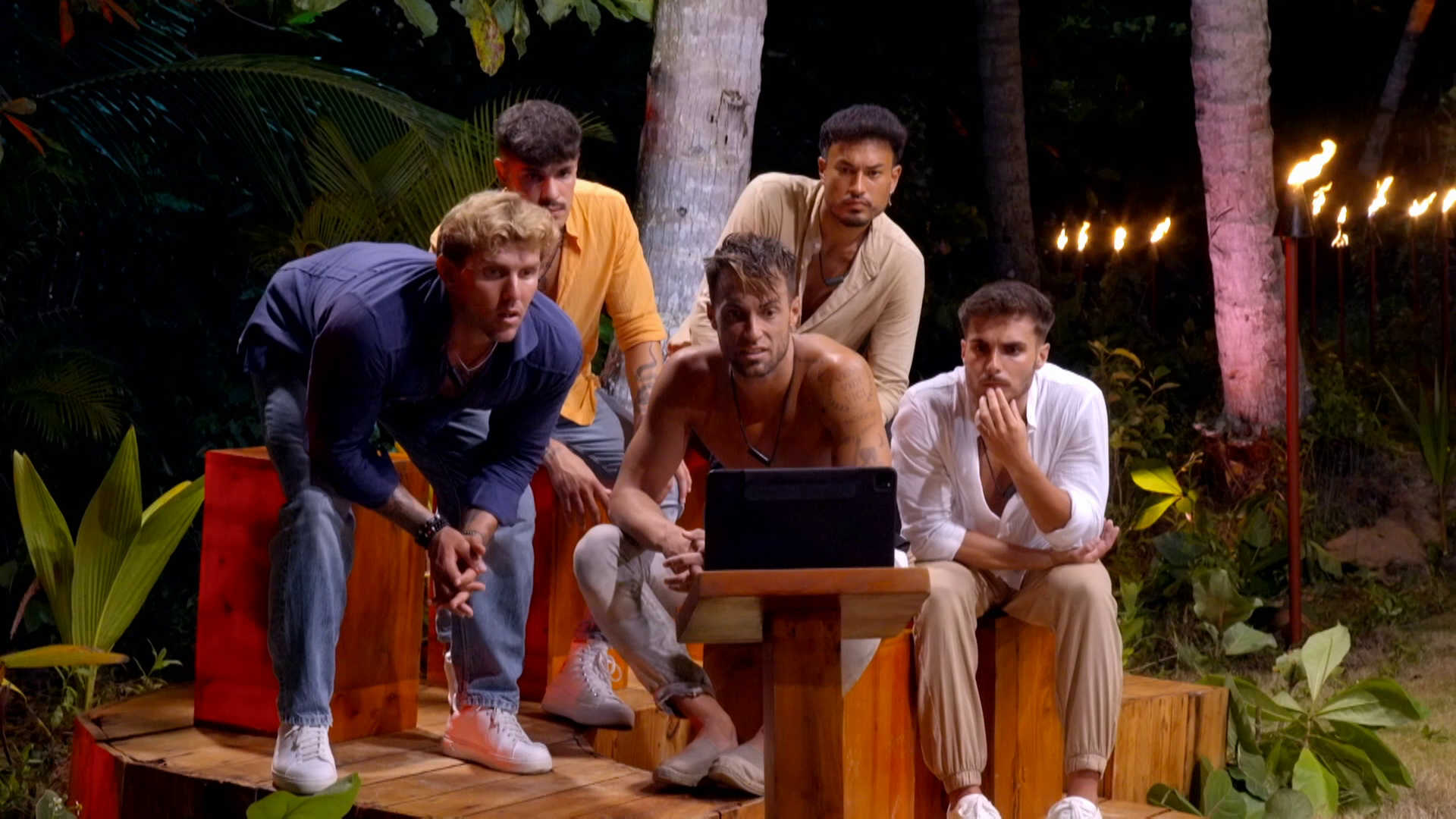 Los chicos reaccionan a la quema del peluche de Montoya: "Lamentable"