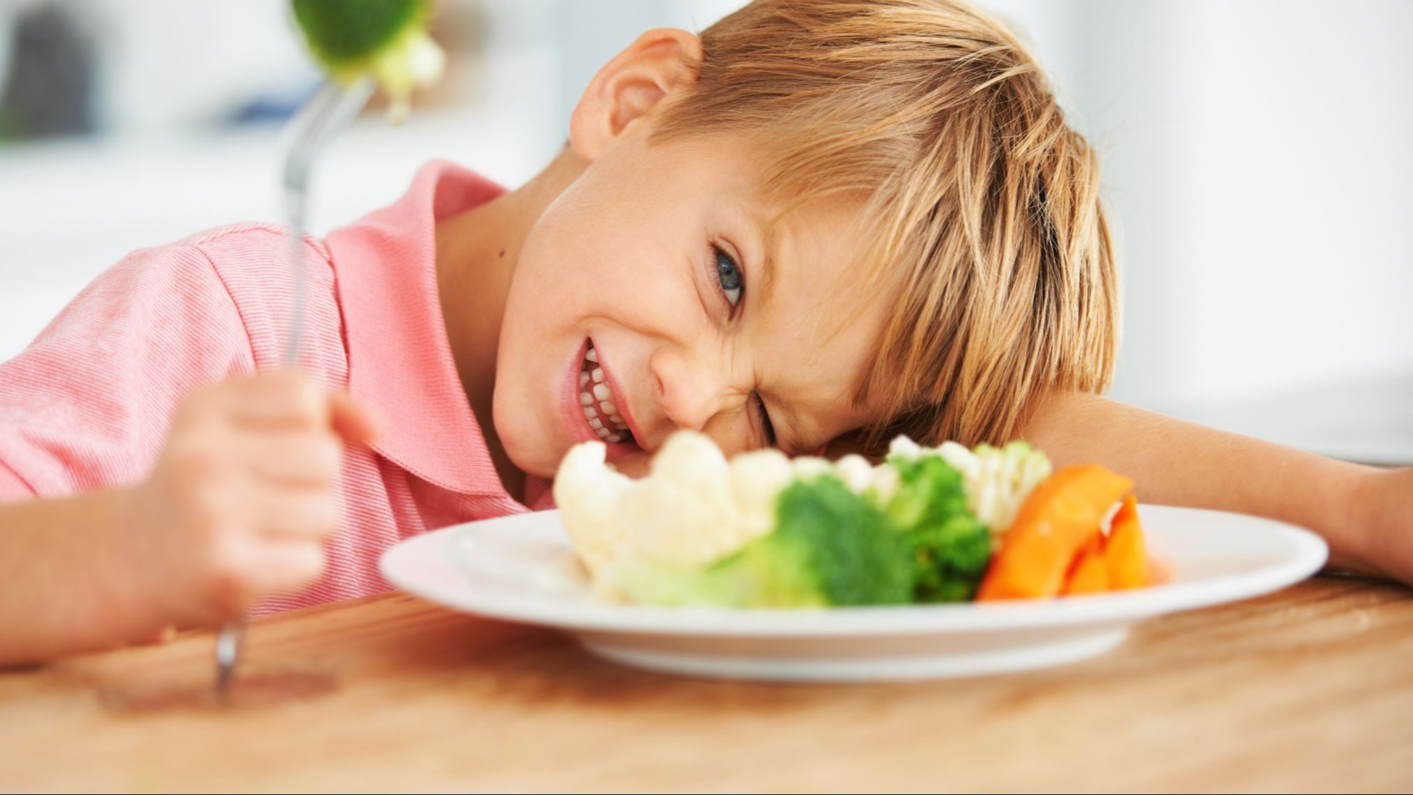 ¿Qué hacer cuando los niños no comen? "El tamaño del plato influye" - Gastro