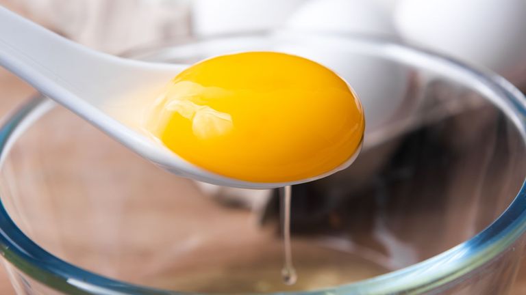 Cómo hacer la yema de huevo untable, la última moda para desayunar