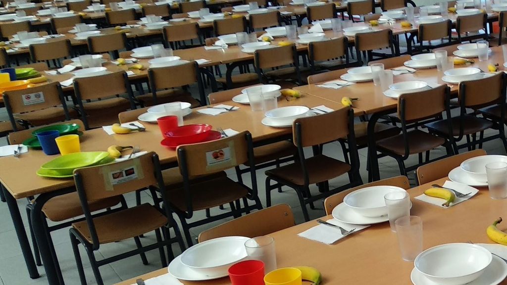 El grave problema de los comedores escolares de España en datos: abusan de la fritura y se olvidan de las verduras