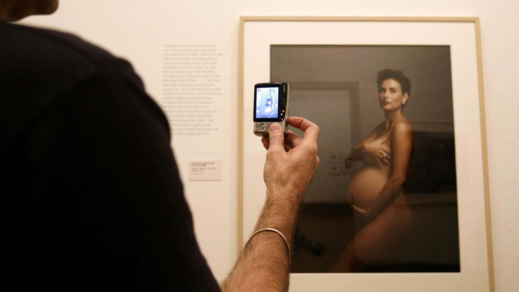 El posado de Demi Moore en 1991, recogido en una exposición de Annie Leibovitz