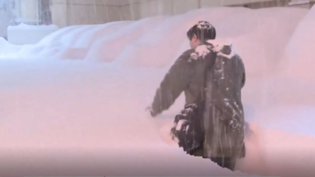 Nevada histórica en Hokkaido, Japón: coches varados y casas sepultadas bajo la nieve