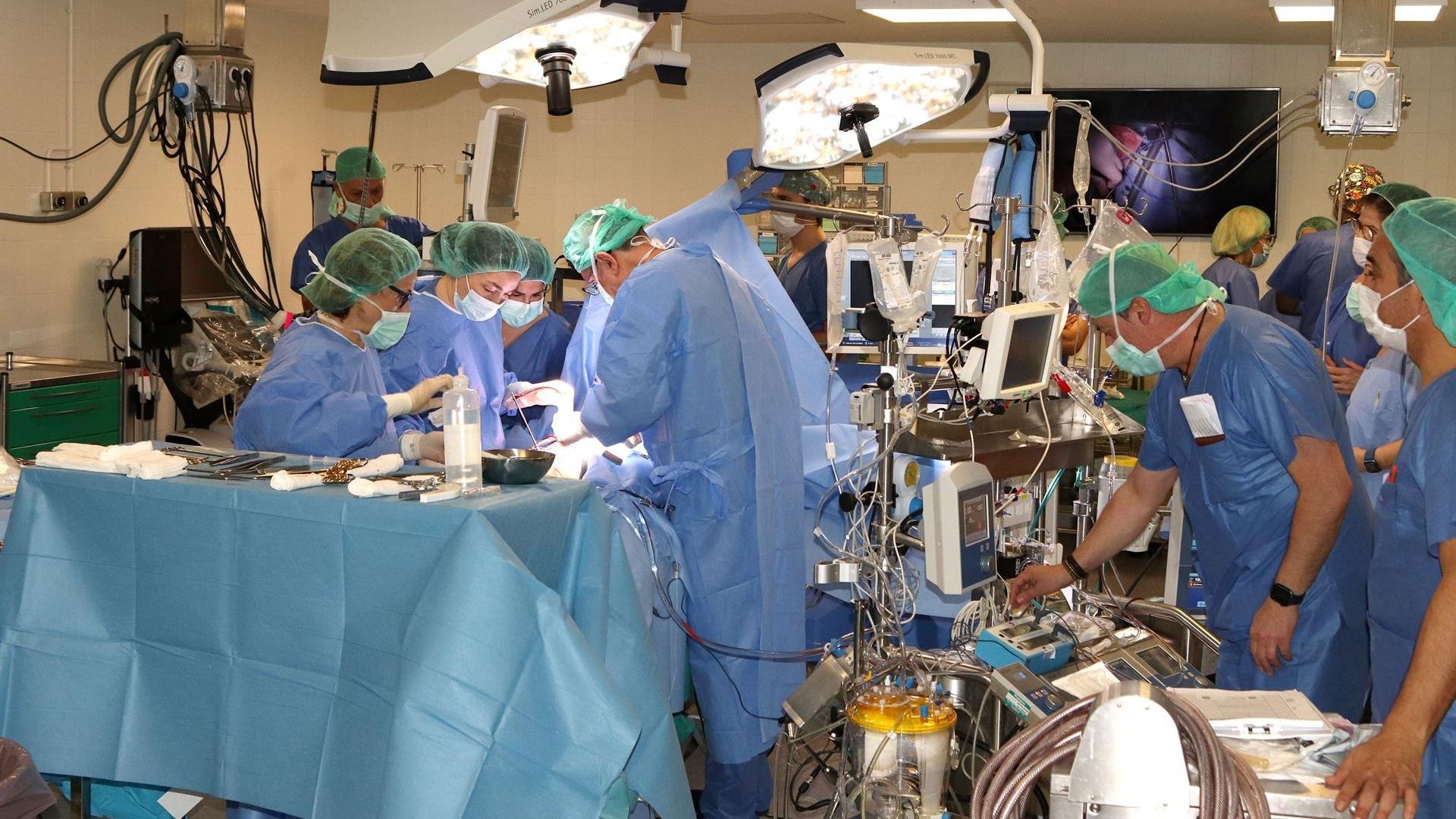 Profesionales sanitarios intervienen para evitar amputaciones de los miembros afectados por melanoma o sarcoma