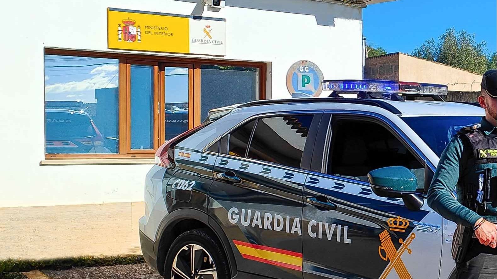 Un vehículo de la Guardia Civil en Llucmajor, Mallorca