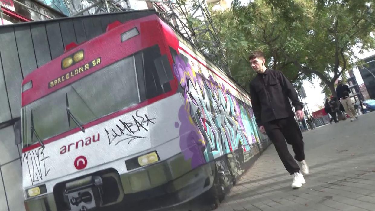Así se hizo el grafiti del tren en 3D que ha arrasado en el antiguo Teatro Arnau de Barcelona