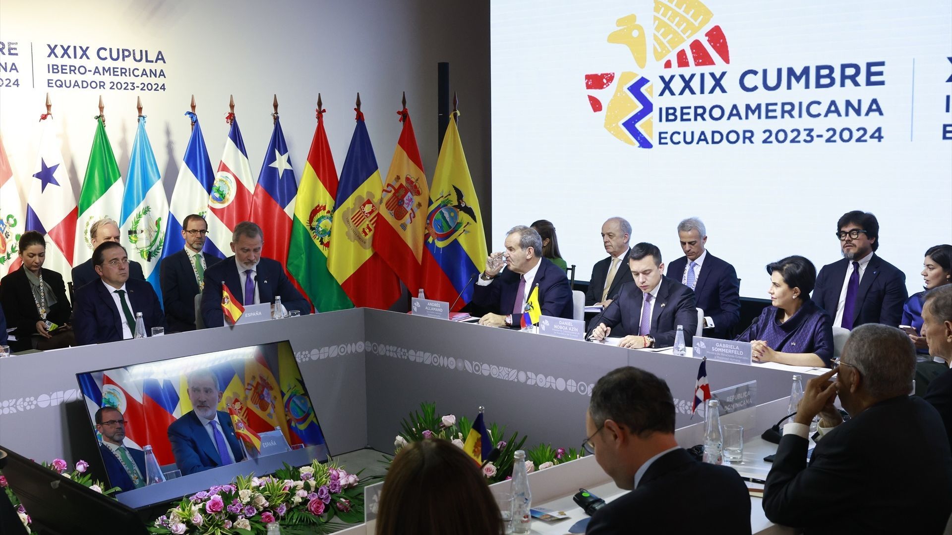 Encuentro en la XXIX Cumbre Iberoamericana, a 15 de noviembre de 2024, en Cuenca (Ecuador).