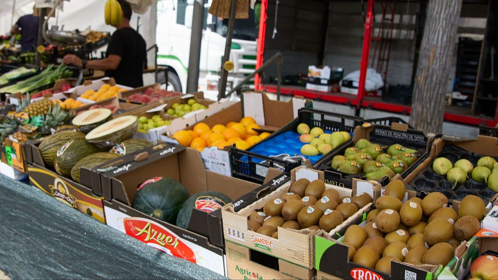 Frutas y verduras en un mercadillo