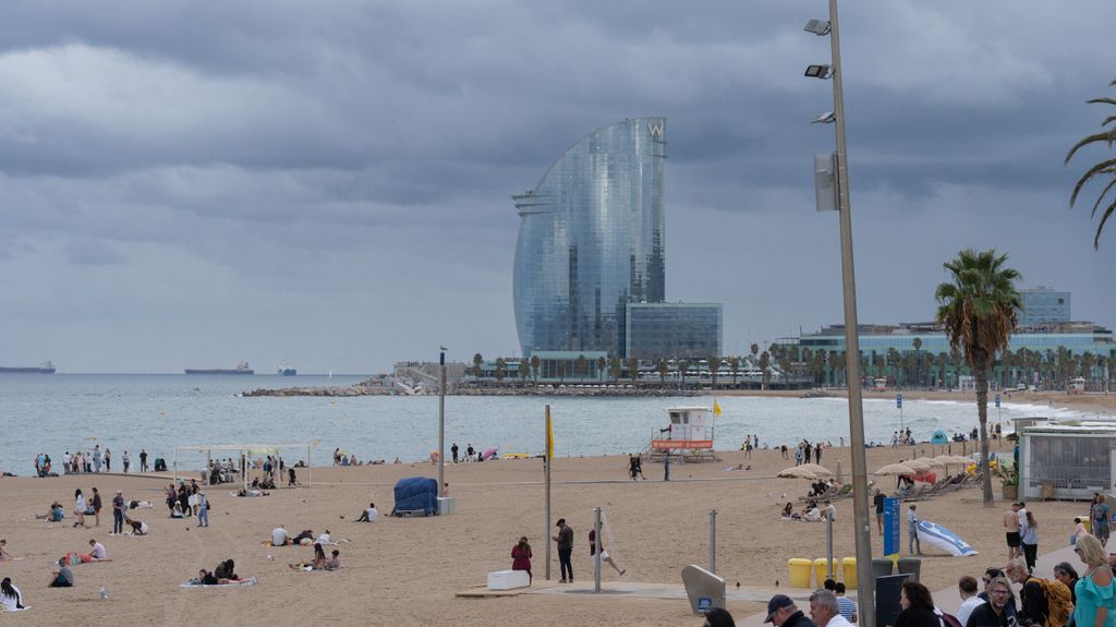 Encuentran un cadáver en la playa de Somorrostro de Barcelona