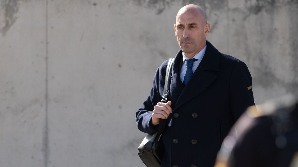 Luis Rubiales renuncia a que sus hijas declaren en el juicio por el beso a Jennifer Hermoso