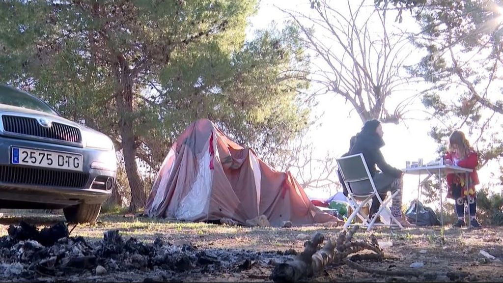 La historia de Andrea y Carlos, obligados a vivir en una tienda de campaña: "La DANA nos ha destrozado la vida”