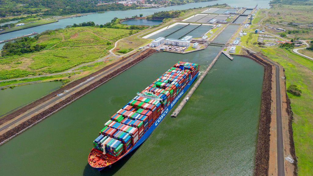 EEUU asegura que sus buques podrán transitar por el canal de Panamá sin pagar pero la Autoridad del canal lo desmiente