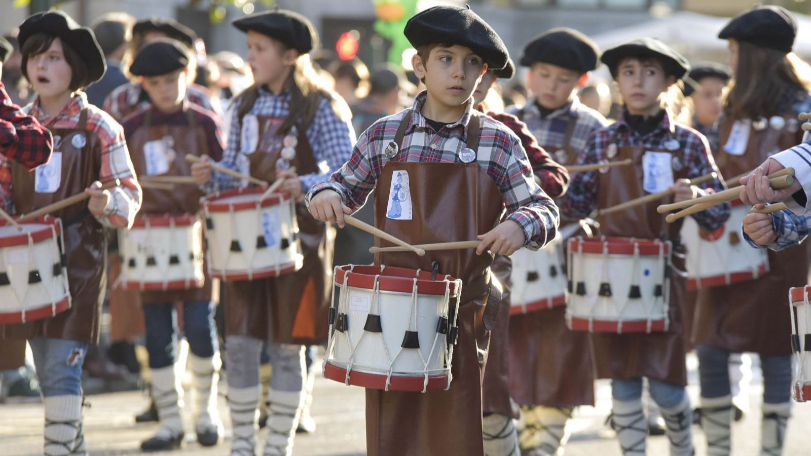 El sábado dos tamborradas (infantil y adulta) recorren Tolosa