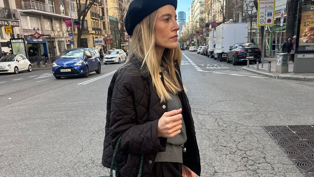 Maria Serra con el bolso trenzado de Parfois