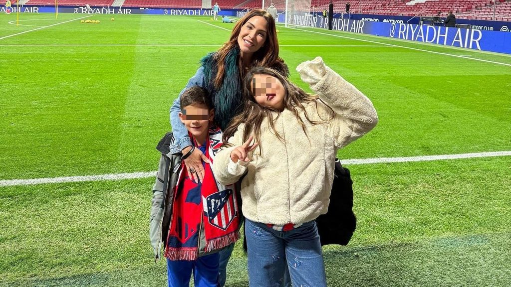 Tamara Gorro junto a sus dos hijos