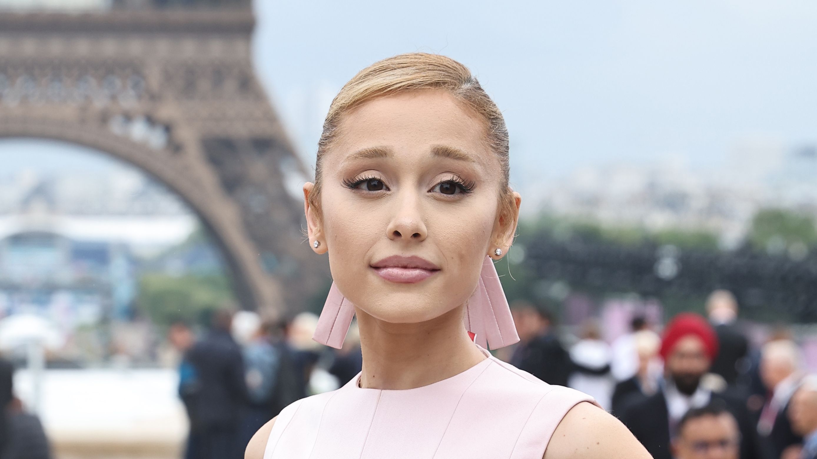 Ariana Grande confiesa los graves problemas de depresión y ansiedad que sufrió: "Hice terapia para lidiar con el dolor y el estrés"