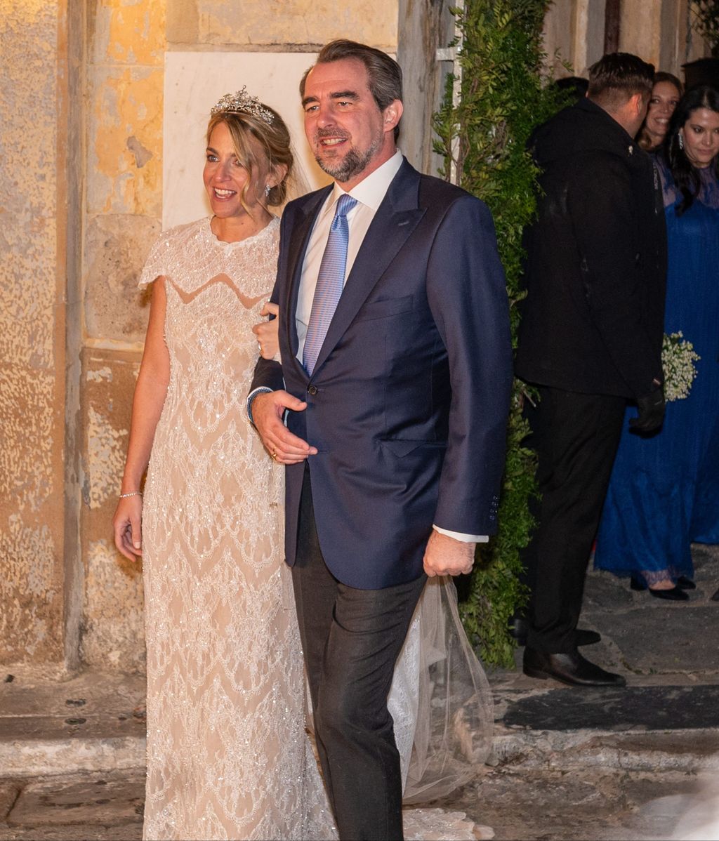 Chrysi Vardinoyannis con Nicolás de Grecia a su salida de la iglesia