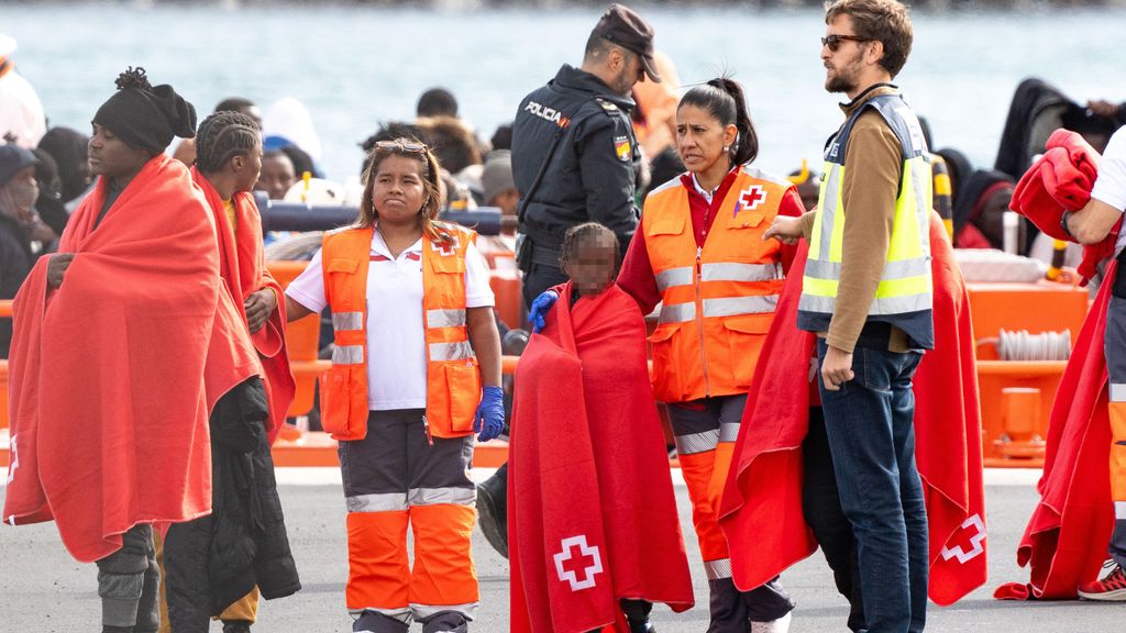 Canarias acuerda con el Gobierno el reparto de menores que PP y Vox rechazan