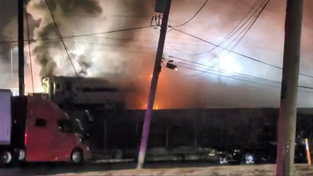 Un tren arde sin control en Pennsylvania con 350 pasajeros a bordo que pudieron ser desalojados
