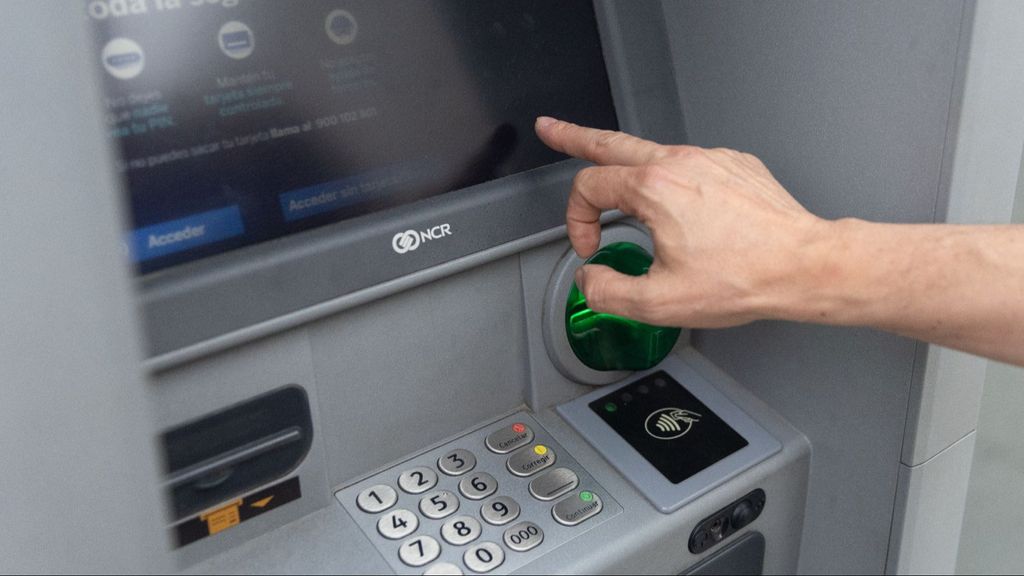 Así funciona el scalping, uno de los métodos de robo más utilizados en cajeros automáticos