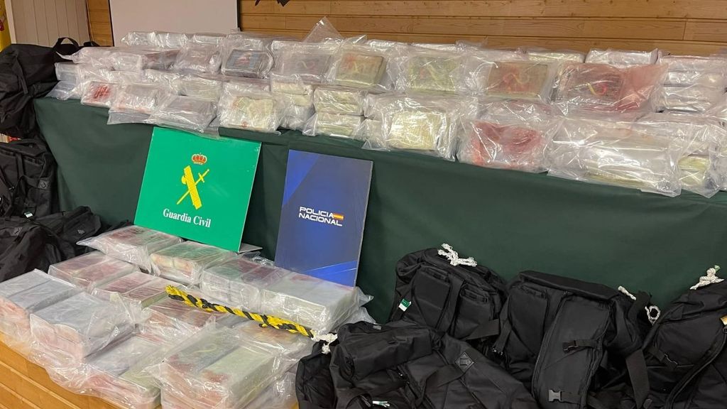 Cinco detenidos tras intervenirse 486 kilos de cocaína en una embarcación tras un supuesto naufragio en Asturias