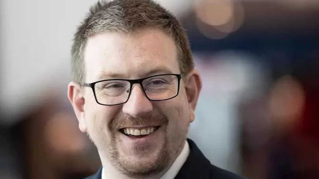 Destituido el secretario de Estado de Sanidad británico por unos comentarios en un grupo de WhatsApp