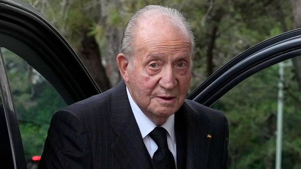 El rey Juan Carlos en el funeral de Karim Aga Khan en Lisboa