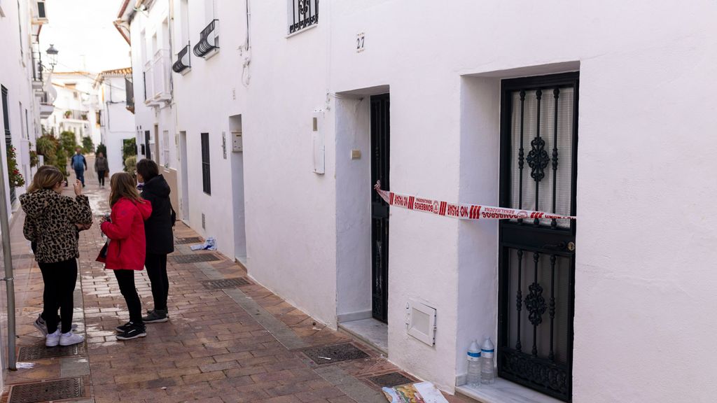 Detenido un hombre por asesinar a su mujer e incendiar la casa en Benalmádena, Málaga: sus hijos estaban presentes