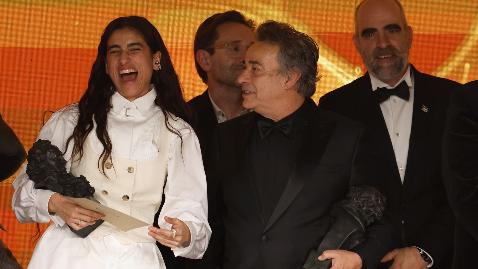 Los actores Eduard Fernández y Carolina Yuste tras conocer el Goya ex aequo a Mejor película por 'El 47' y 'La Infiltrada'.