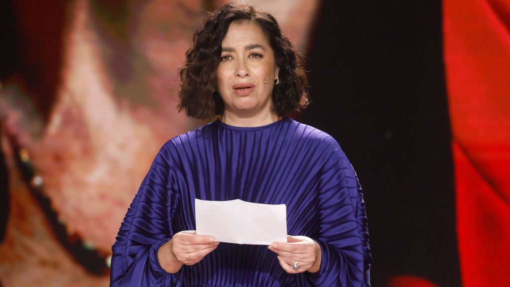 María Isasi, hija de Marisa Paredes, le rinde homenaje en los Premios Goya