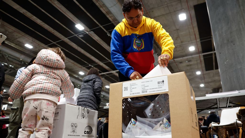 Miles de ecuatorianos llamados a las urnas en España