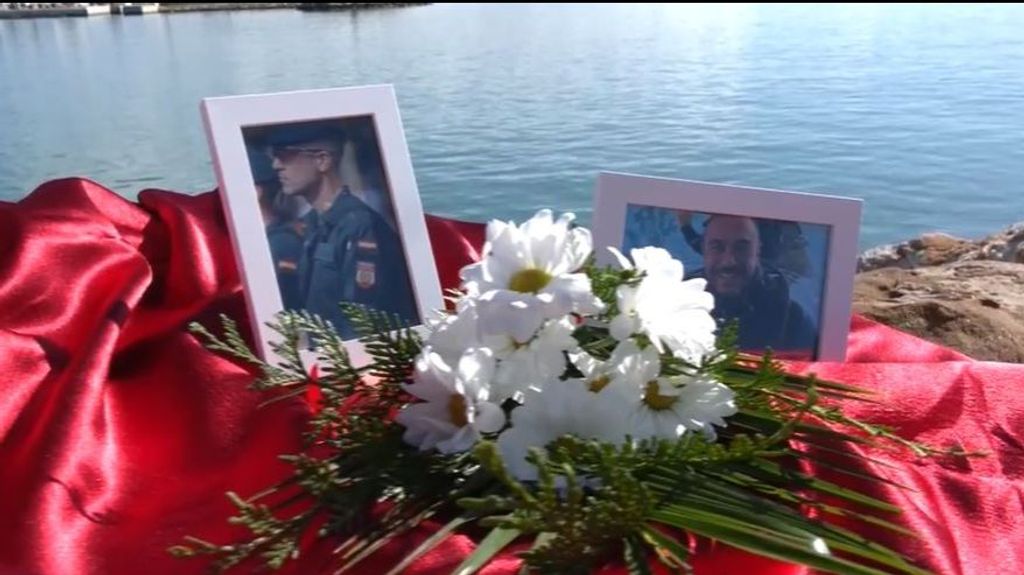 Ofrenda floral a los dos guardias civiles fallecidos hace un año en Barbate