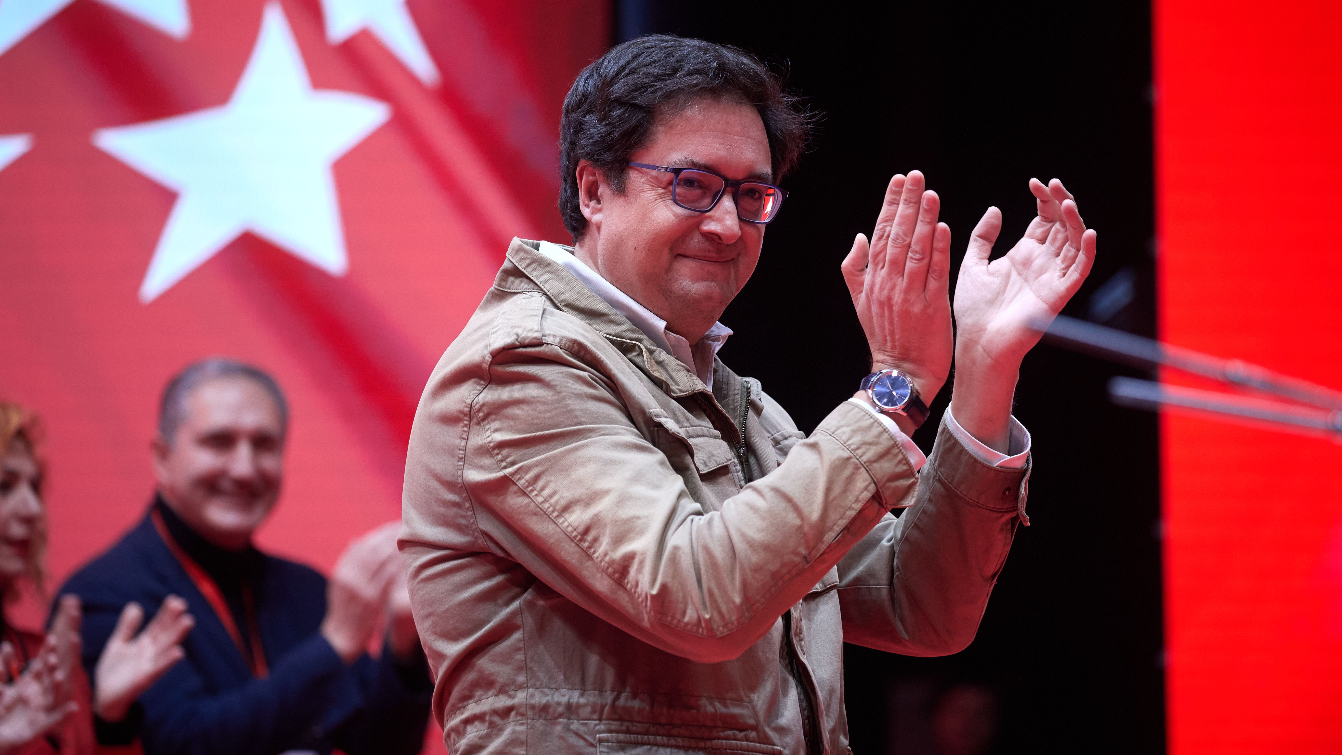 Óscar López: "Ayuso vive sentada en una montaña de chanchullos que acabarán saliendo"