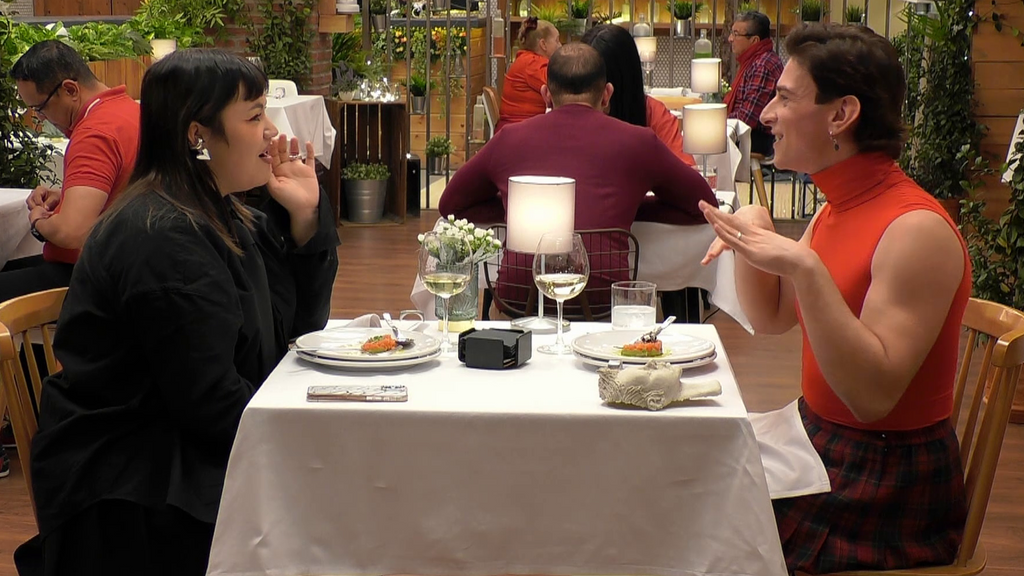 No le importa que su cita de ‘First Dates’ tenga dos maridos: “No me parece tan raro”