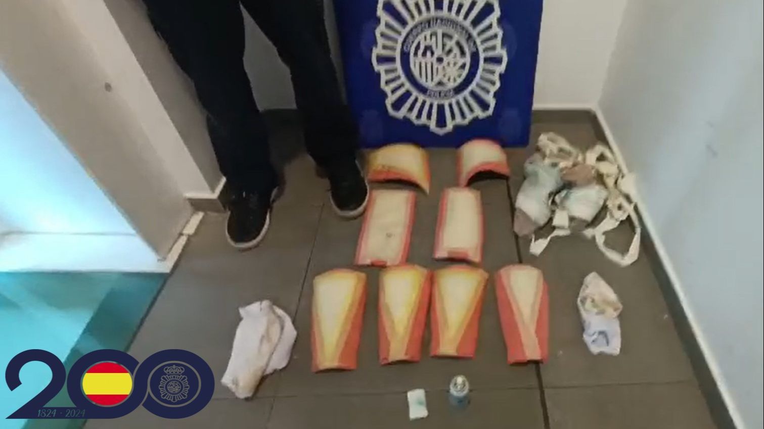 Detenido un pasajero con ocho planchas de cocaína adosadas a las piernas en el aeropuerto