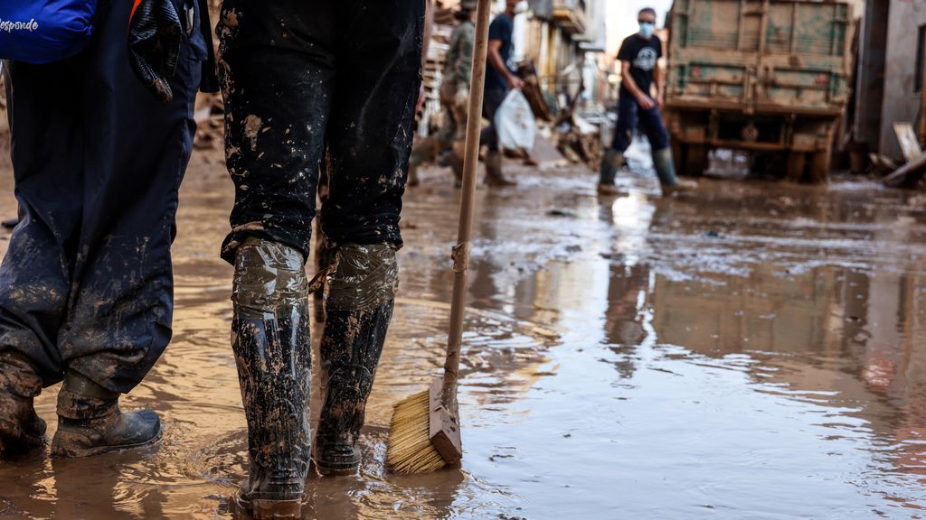 El Gobierno aprueba regularizar a 25.000 migrantes afectados por la DANA en Valencia