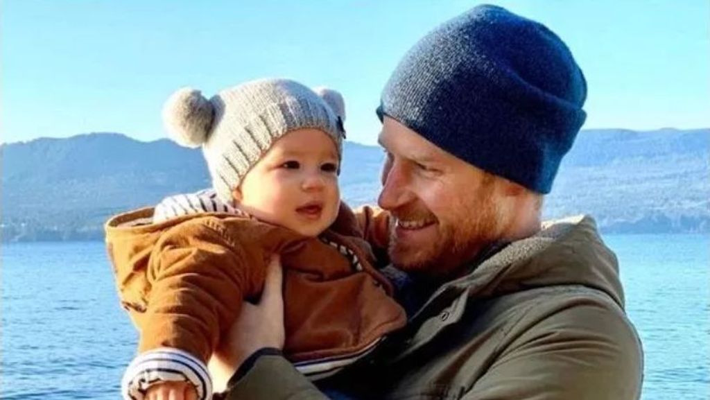 El príncipe Harry y su hijo Archie en una imagen de archivo.