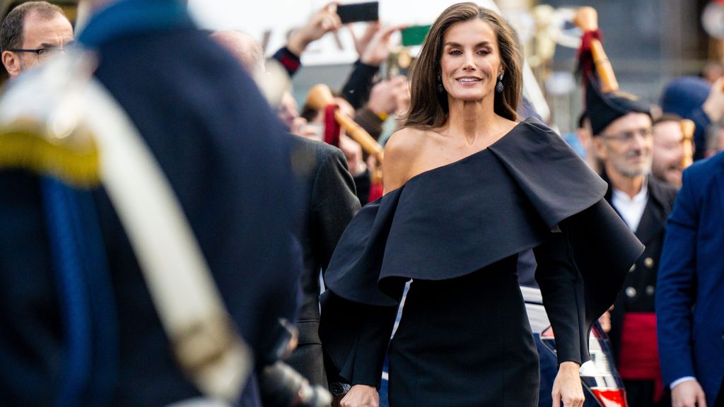 La reina Letizia vestida de gala en los últimos premios Princesa de Asturias