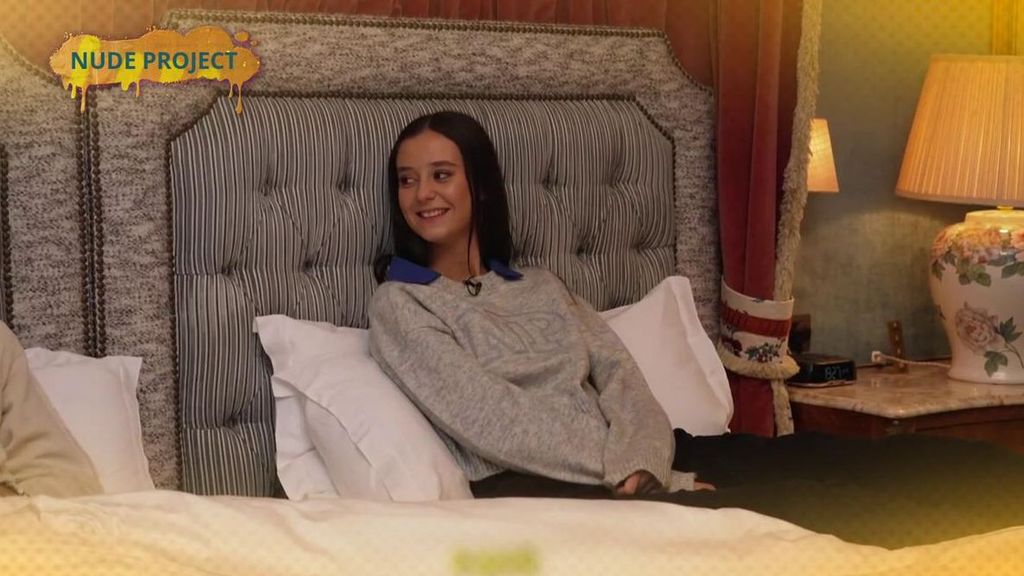 Victoria Federica, más natural que nunca tonteando con un íntimo amigo en una cama: "Me tiras la caña"