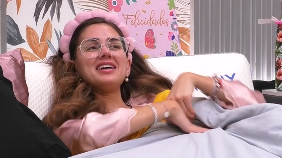 Maica departe con Óscar