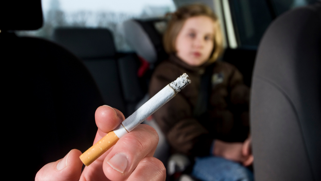 El tabaquismo pasivo durante la infancia afecta al ADN de los niños: "Es un problema de desigualdad social"