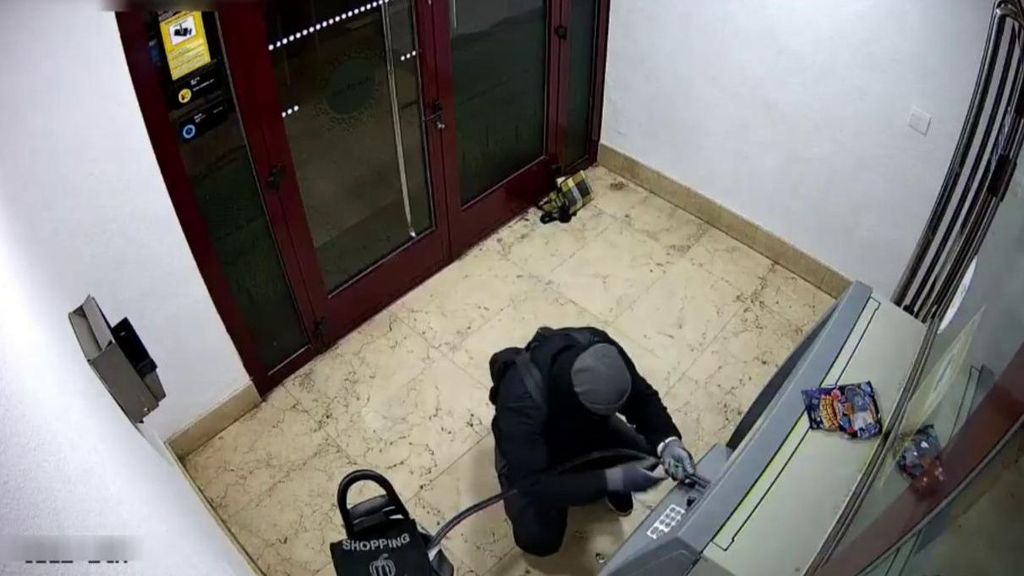 Uno de los detenidos en un intento de robo en una sucursal bancaria.