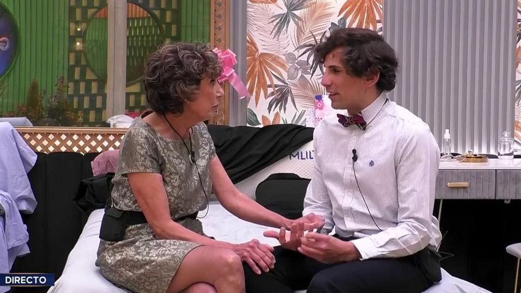 La madre de Óscar aparece en Guadalix y sorprende a su hijo en la noche de San Valentín: "Siempre vas a ser mi campeón"