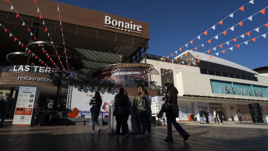 El centro comercial Bonaire reabre sus puertas cuatro meses después de la DANA