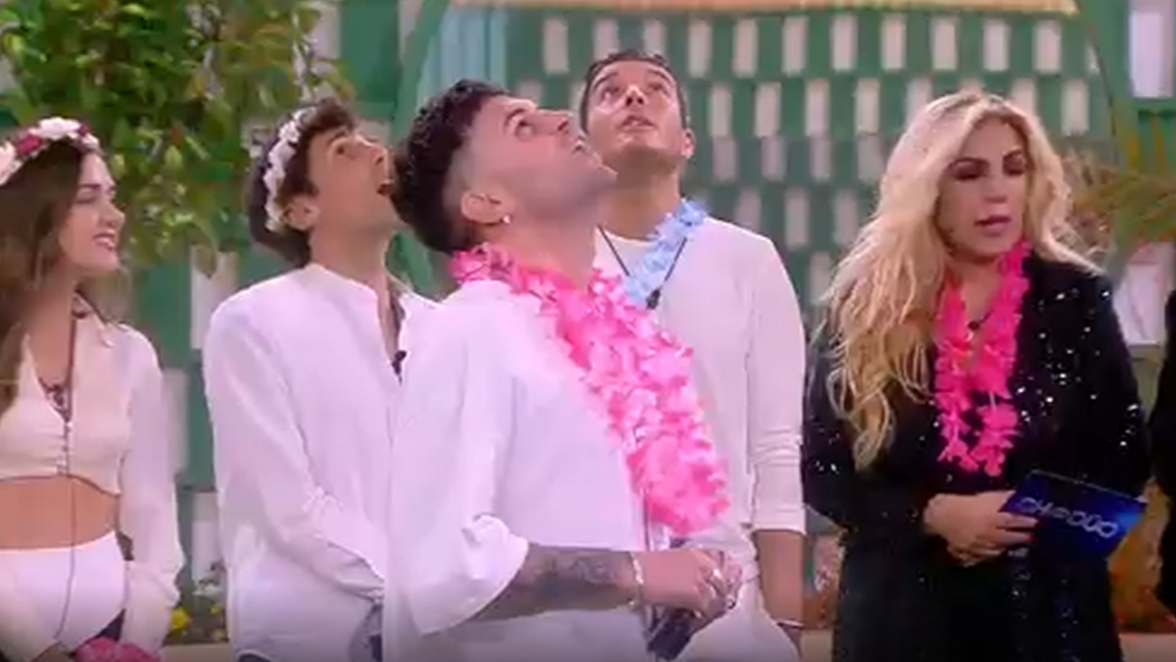 El personal pide a la luna que se cumplan sus deseos