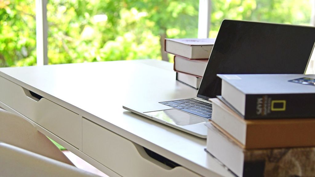 Escritorio habilitado para el teletrabajo.