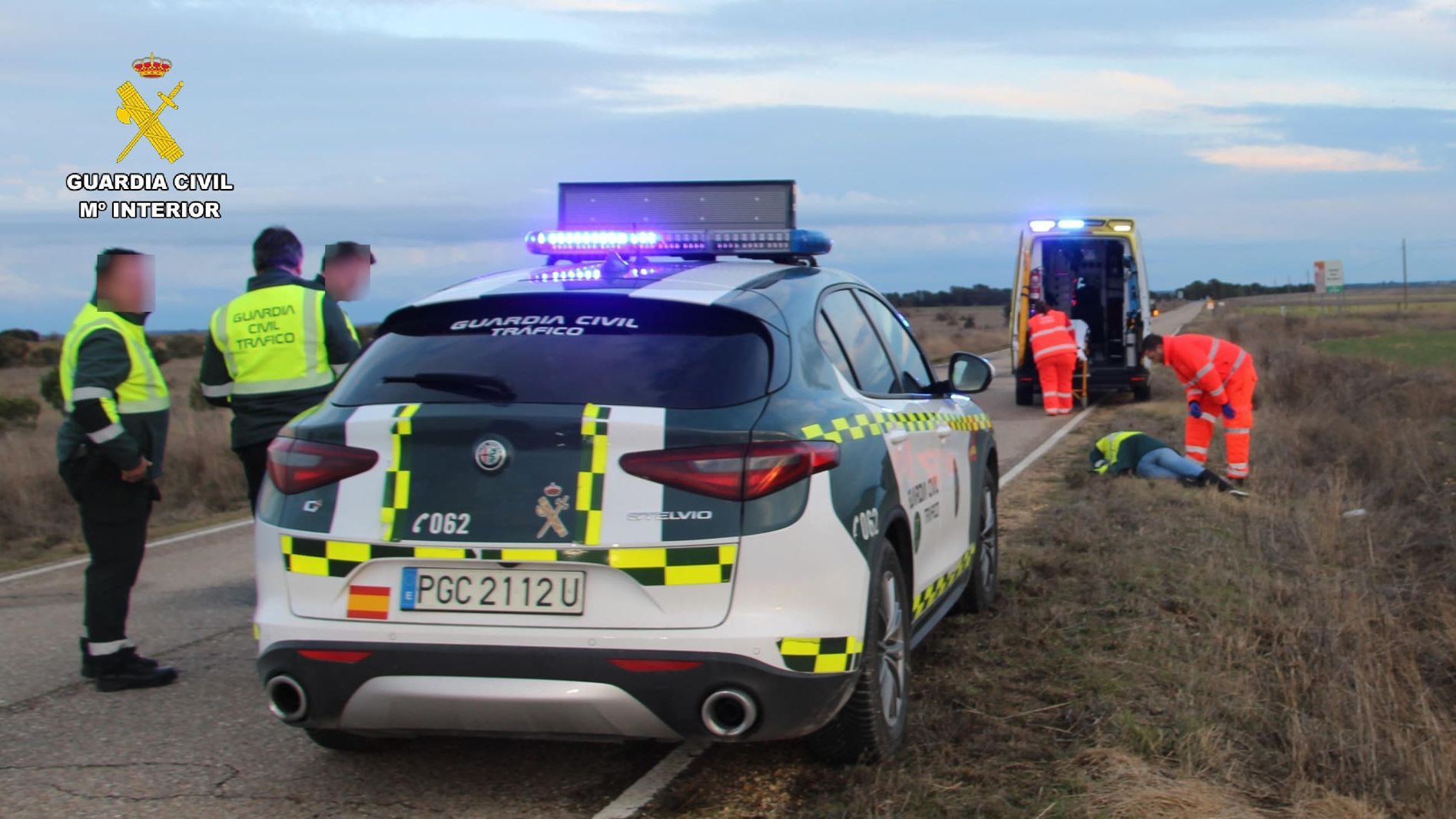 La Guardia Civil atiende a una mujer agredida y abandonada en una carretera de Palencia