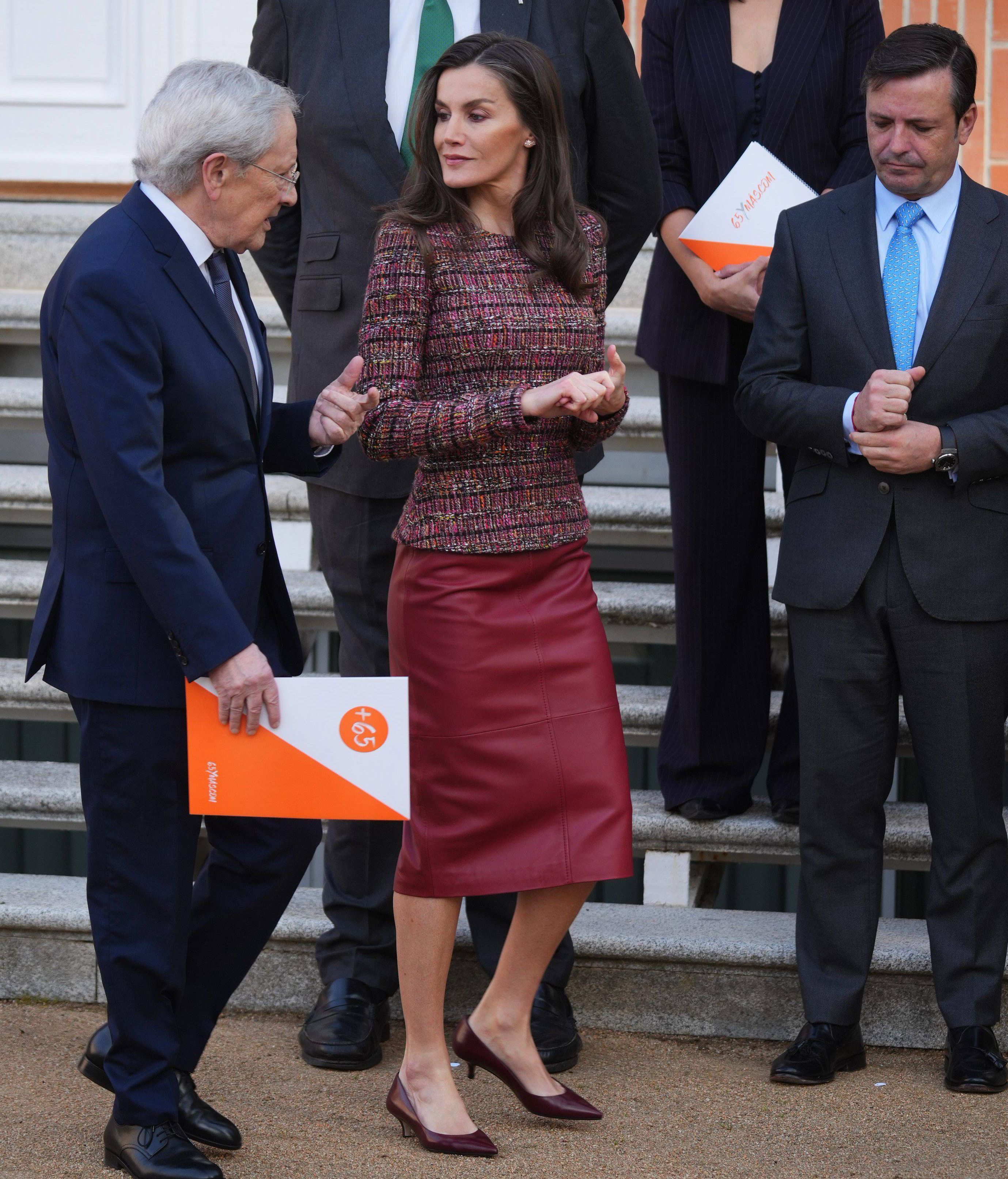 La reina Letizia charlando con Fernando Ónega
