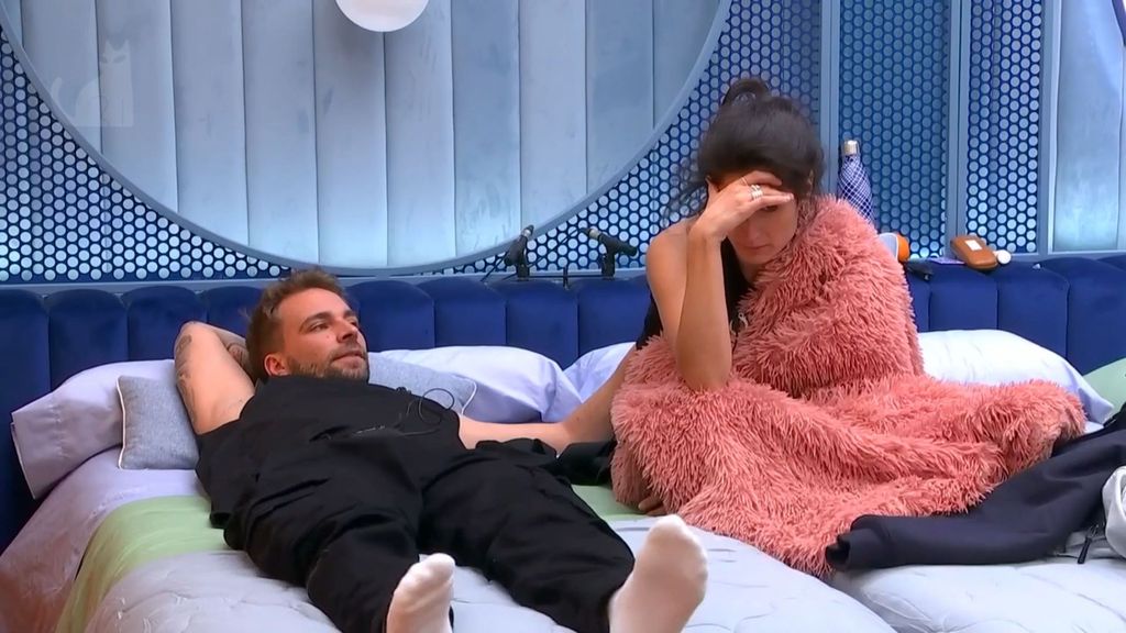 María Sánchez y José María Almoguera en la cama